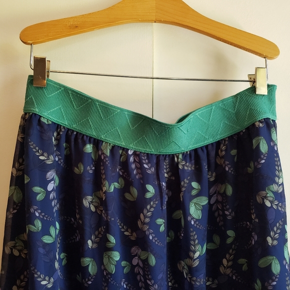 Lularoe Lola Skirt - Picture 2 of 6